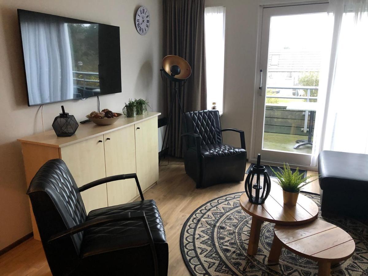 Appartement Ut & Thus, Resort Amelander Kaap Hollum  Exterior photo