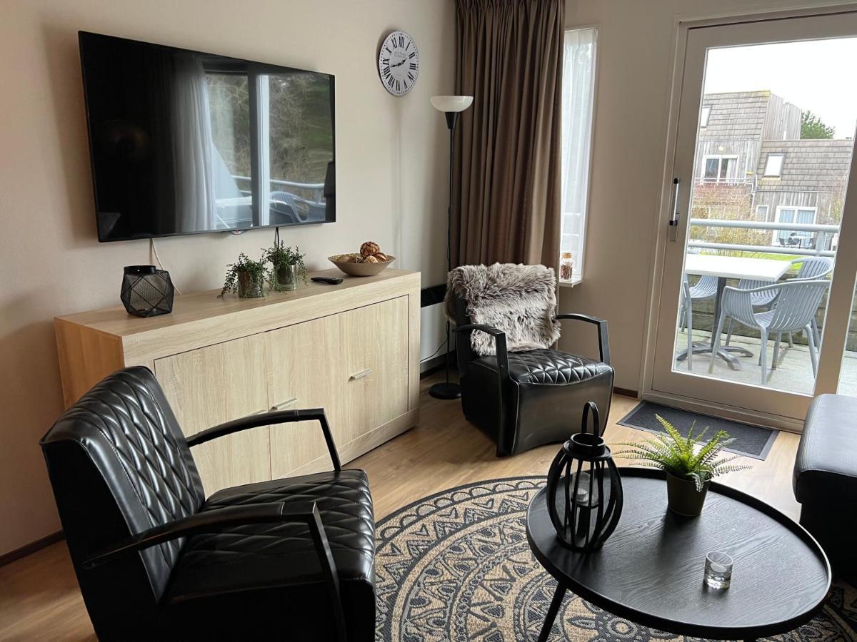 Appartement Ut & Thus, Resort Amelander Kaap Hollum  Exterior photo